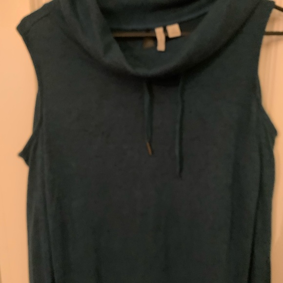 Women’s cold shoulder sweater - Picture 6 of 10